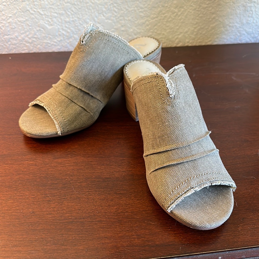 NWOT Very G mules